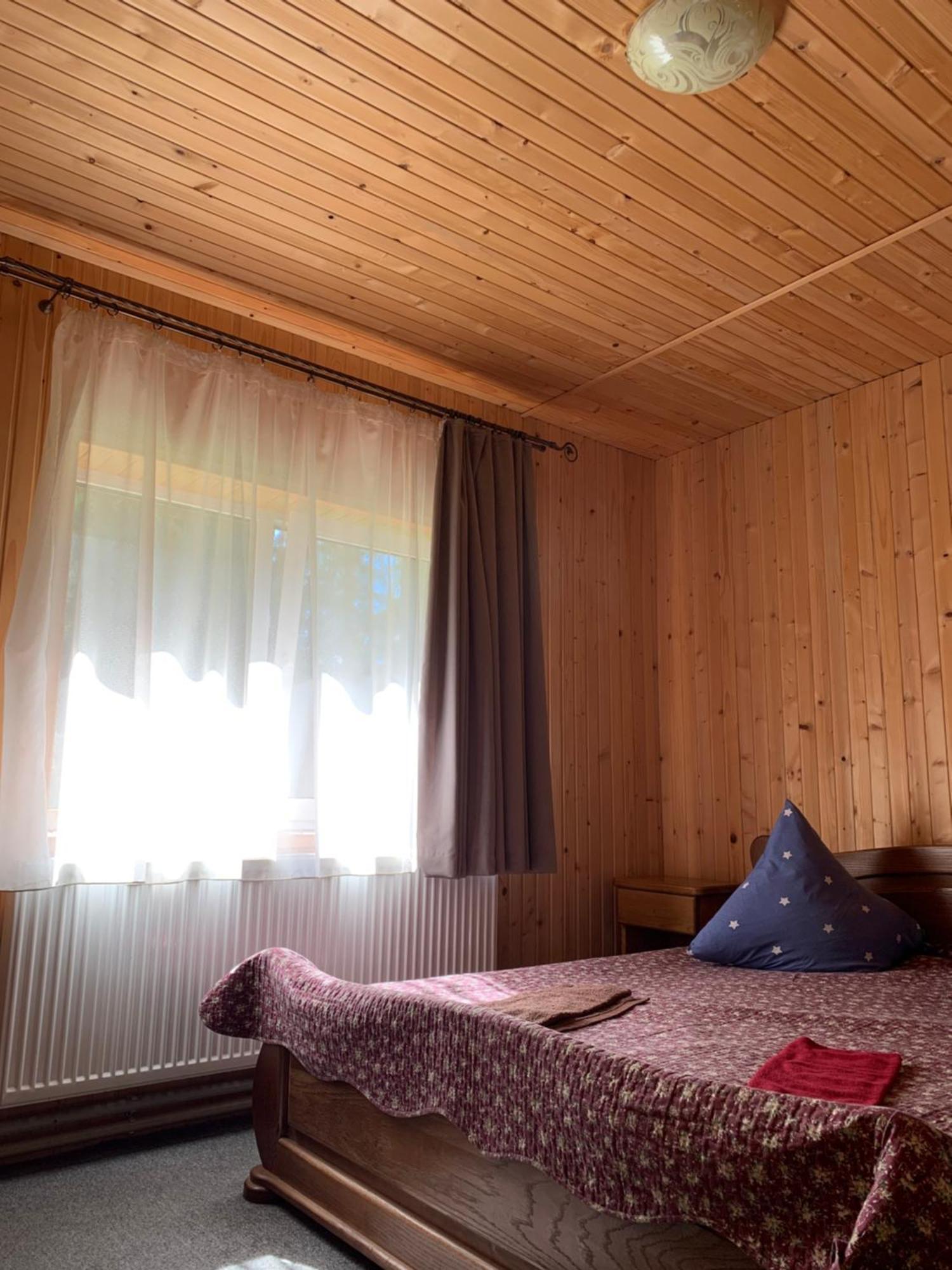 Hotel Novoe Shale Yablunytsya Exterior photo